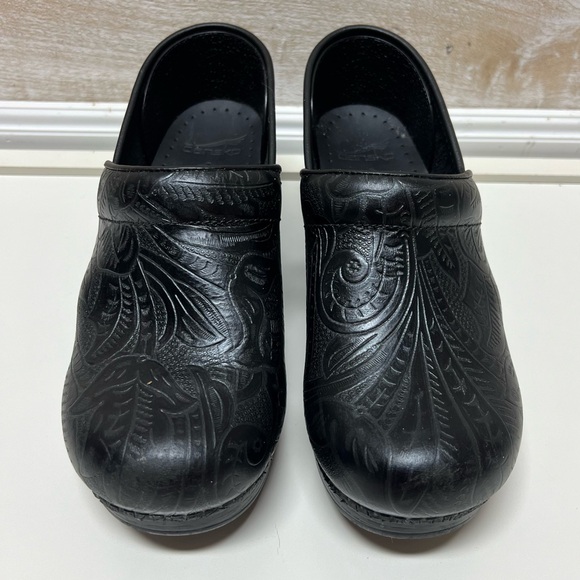 Dansko Shoes - Dansko Shoes Womens 39 US 8.5 Wide Black Floral Clogs Arch Support Comfort